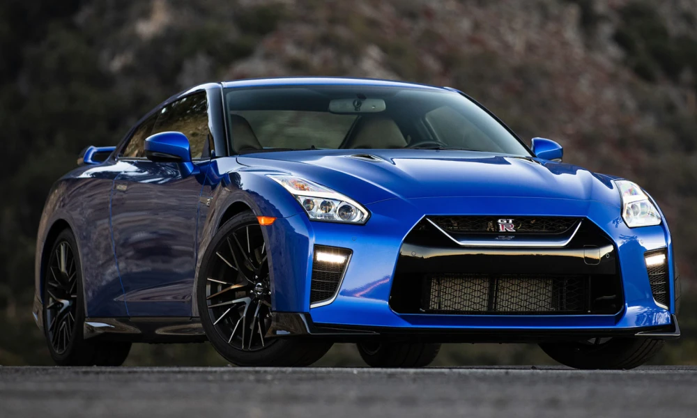 2022 Nissan GTR: Πως συγκρίνεται ο Γκοτζίλα με τον ανταγωνισμό του σήμερα; (Εικόνες)